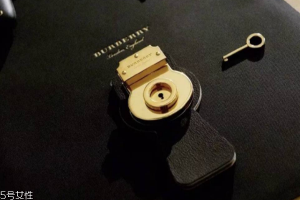 burberry dk88怎么打開 經(jīng)典鎖頭包 burberry dk88怎么打開 經(jīng)典鎖頭包