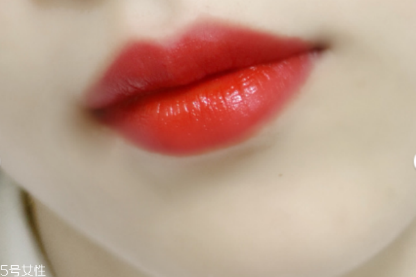 阿瑪尼小胖丁302好看嗎 盲擼也不會(huì)出錯(cuò)的口紅 阿瑪尼小胖丁302好看嗎 盲擼也不會(huì)出錯(cuò)的口紅