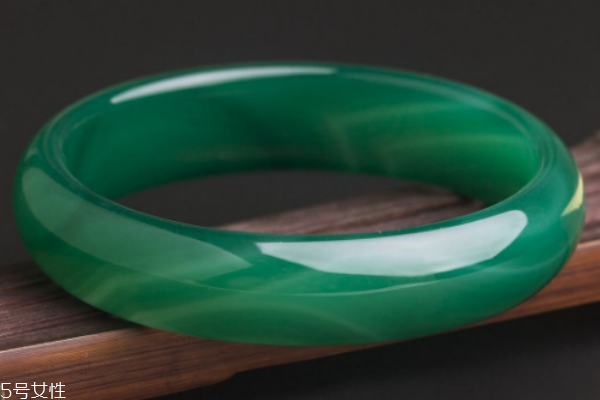 綠瑪瑙的功效與作用 有很大靈性 綠瑪瑙的功效與作用 有很大靈性