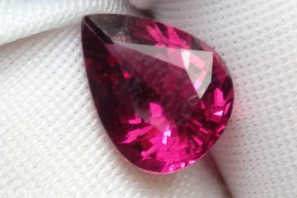 紅碧璽什么顏色最珍貴 顏色越深越好 紅碧璽什么顏色最珍貴 顏色越深越好