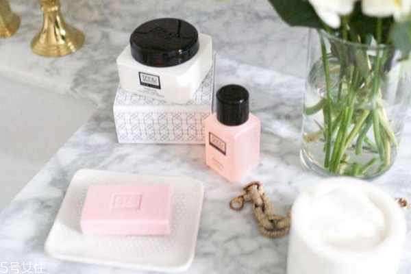 皮膚不好用什么洗面奶 這3種素顏肌膚也嫩滑 皮膚不好用什么洗面奶 這3種素顏肌膚也嫩滑