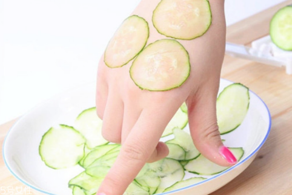 越曬越白是怎么回事 做好這些想不白都不行 越曬越白是怎么回事 做好這些想不白都不行