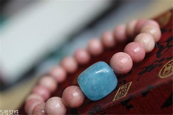 玫瑰石的功效與作用 美麗高貴的代表 玫瑰石的功效與作用 美麗高貴的代表