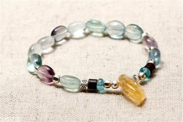 綠螢石的功效與作用 帶走不良情緒 綠螢石的功效與作用 帶走不良情緒