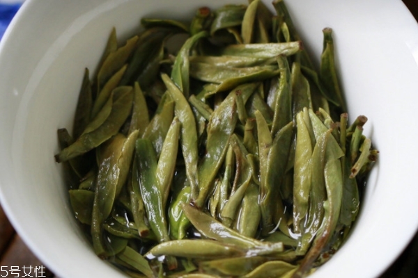 白茶沒(méi)開(kāi)封保質(zhì)期多長(zhǎng) 沒(méi)有保質(zhì)期 白茶沒(méi)開(kāi)封保質(zhì)期多長(zhǎng) 沒(méi)有保質(zhì)期