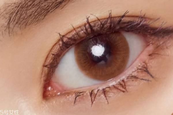 棕色隱形眼鏡哪個(gè)牌子好 這些戴起來有神又無害