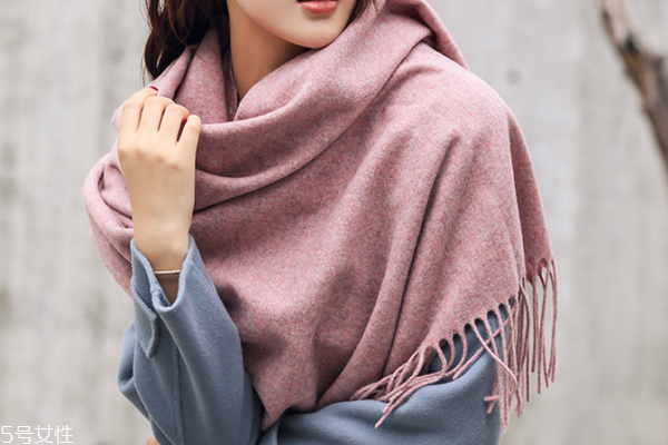 羊毛圍巾扎脖子怎么辦 用這幾招解決 羊毛圍巾扎脖子怎么辦 用這幾招解決