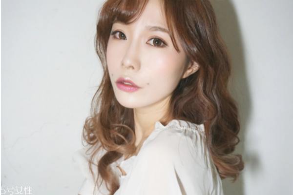 日系妝容的特點(diǎn)分解圖 日系大眼娃娃妝步驟 日系妝容的特點(diǎn)分解圖 日系大眼娃娃妝步驟