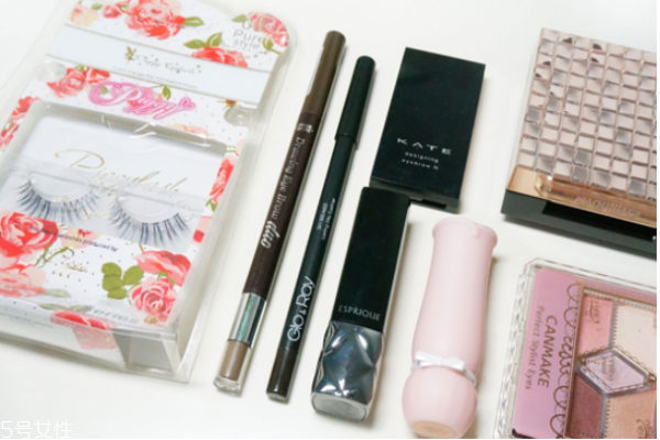 日系妝容的特點(diǎn)分解圖 日系大眼娃娃妝步驟 日系妝容的特點(diǎn)分解圖 日系大眼娃娃妝步驟