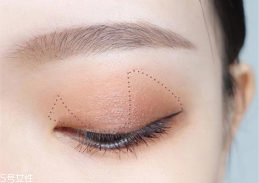 日系妝容的特點(diǎn)分解圖 日系大眼娃娃妝步驟 日系妝容的特點(diǎn)分解圖 日系大眼娃娃妝步驟