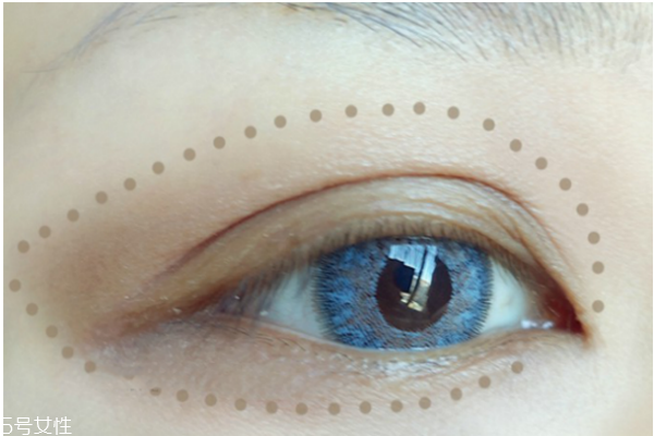 歐美妝容的步驟圖解 藍色煙熏妝讓你驚艷全場 歐美妝容的步驟圖解 藍色煙熏妝讓你驚艷全場