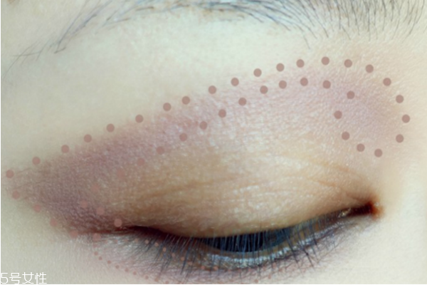 歐美妝容的步驟圖解 藍色煙熏妝讓你驚艷全場 歐美妝容的步驟圖解 藍色煙熏妝讓你驚艷全場