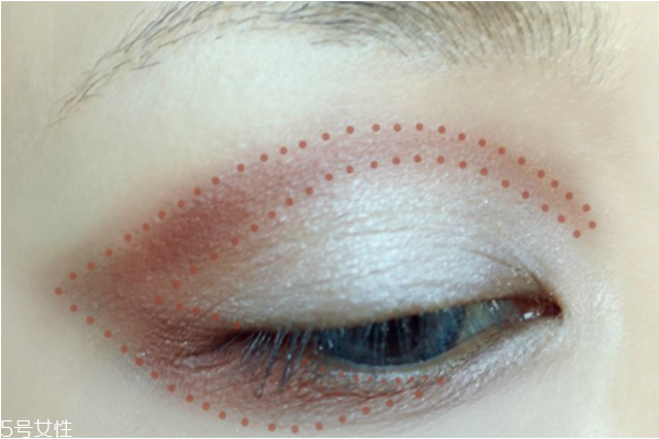 歐美妝容的步驟圖解 藍色煙熏妝讓你驚艷全場 歐美妝容的步驟圖解 藍色煙熏妝讓你驚艷全場