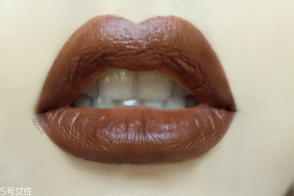 歐美妝容的步驟圖解 藍色煙熏妝讓你驚艷全場 歐美妝容的步驟圖解 藍色煙熏妝讓你驚艷全場