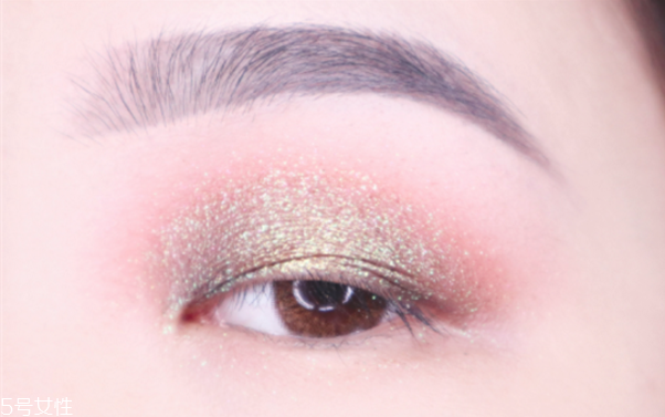 歐美妝容的步驟圖解 藍(lán)色煙熏妝讓你驚艷全場 歐美妝容的步驟圖解 藍(lán)色煙熏妝讓你驚艷全場