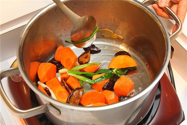 紅燒和干燒的區(qū)別 紅燒和干燒的烹調(diào)重點