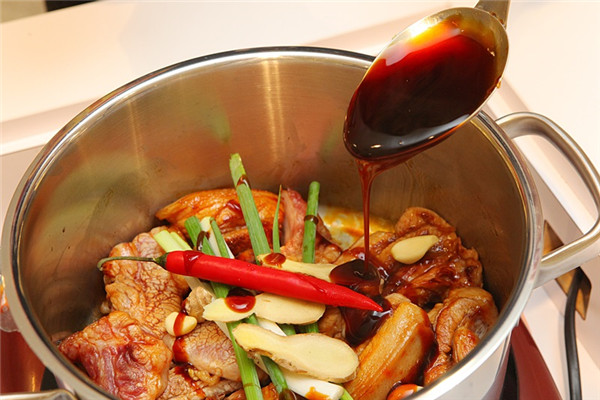 紅燒和干燒的區(qū)別 紅燒和干燒的烹調(diào)重點