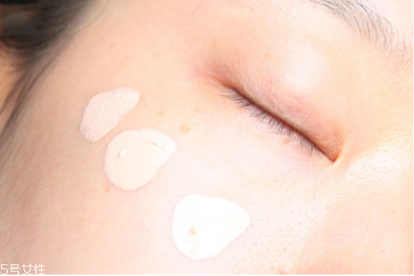 小煙熏妝的畫法步驟圖解 紫色小煙熏眼妝教程 小煙熏妝的畫法步驟圖解 紫色小煙熏眼妝教程