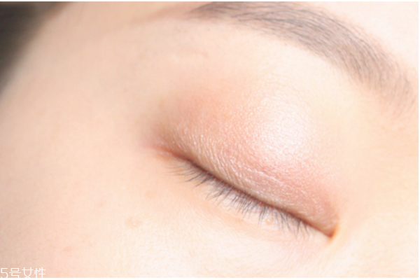 小煙熏妝的畫法步驟圖解 紫色小煙熏眼妝教程 小煙熏妝的畫法步驟圖解 紫色小煙熏眼妝教程