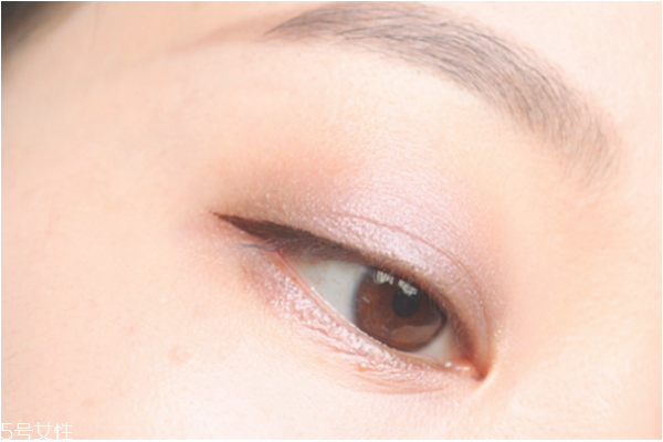 小煙熏妝的畫法步驟圖解 紫色小煙熏眼妝教程 小煙熏妝的畫法步驟圖解 紫色小煙熏眼妝教程