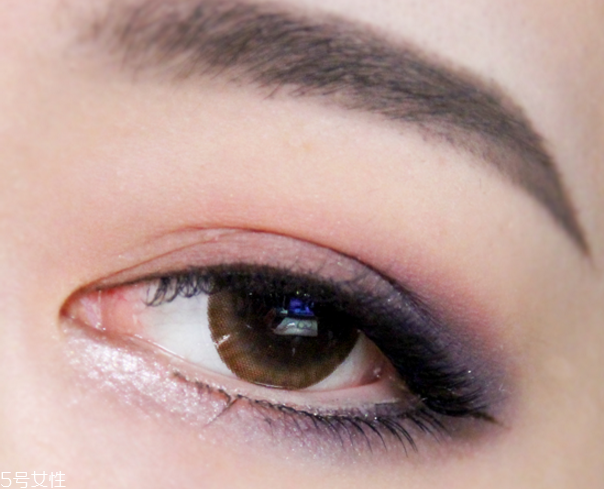 小煙熏妝的畫法步驟圖解 紫色小煙熏眼妝教程 小煙熏妝的畫法步驟圖解 紫色小煙熏眼妝教程