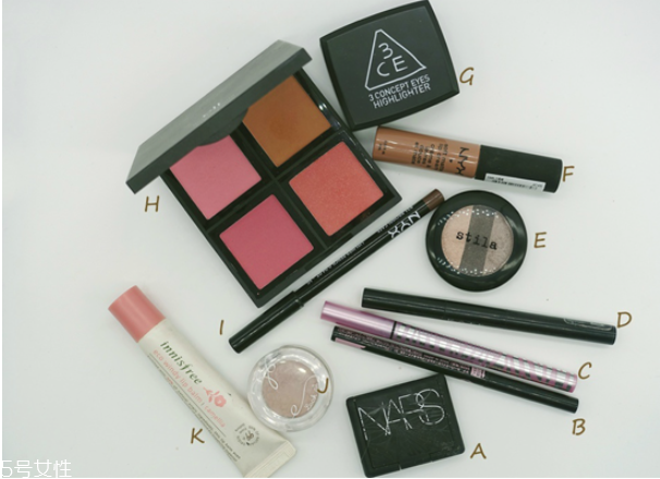 小煙熏妝的畫法步驟圖解 紫色小煙熏眼妝教程 小煙熏妝的畫法步驟圖解 紫色小煙熏眼妝教程