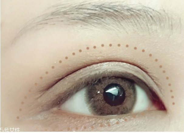 小煙熏妝的畫法步驟圖解 紫色小煙熏眼妝教程 小煙熏妝的畫法步驟圖解 紫色小煙熏眼妝教程