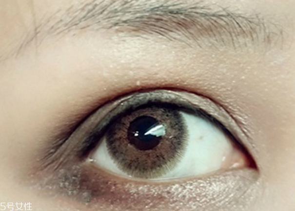 小煙熏妝的畫法步驟圖解 紫色小煙熏眼妝教程 小煙熏妝的畫法步驟圖解 紫色小煙熏眼妝教程