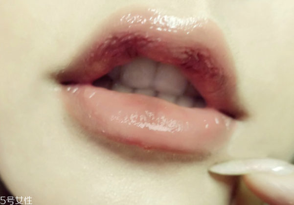 小煙熏妝的畫法步驟圖解 紫色小煙熏眼妝教程 小煙熏妝的畫法步驟圖解 紫色小煙熏眼妝教程