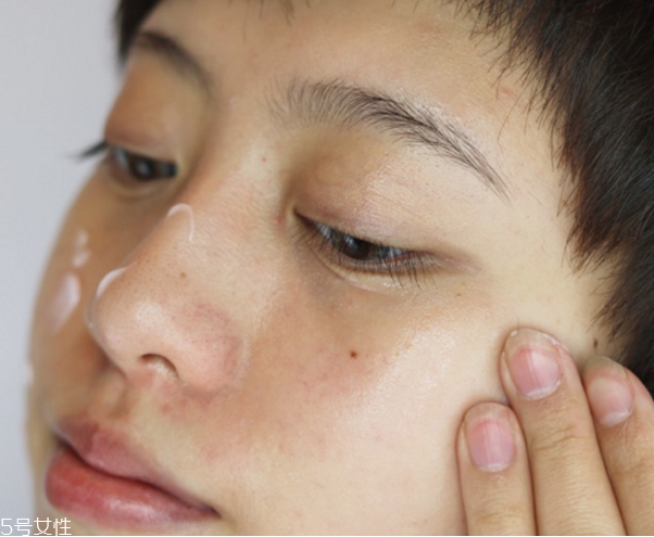 小煙熏妝的畫法步驟圖解 紫色小煙熏眼妝教程 小煙熏妝的畫法步驟圖解 紫色小煙熏眼妝教程