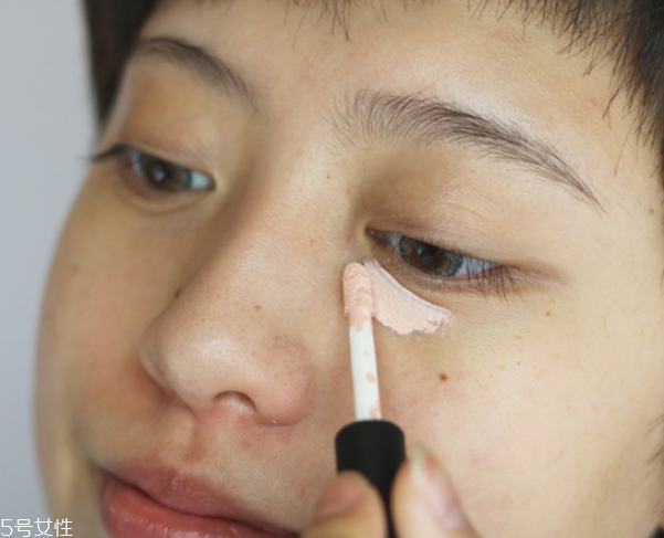 小煙熏妝的畫法步驟圖解 紫色小煙熏眼妝教程 小煙熏妝的畫法步驟圖解 紫色小煙熏眼妝教程