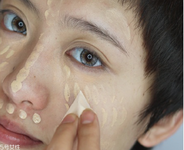 小煙熏妝的畫法步驟圖解 紫色小煙熏眼妝教程 小煙熏妝的畫法步驟圖解 紫色小煙熏眼妝教程