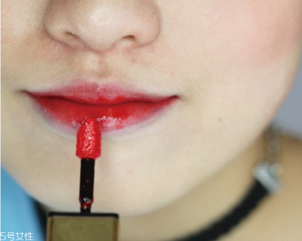 小煙熏妝的畫法步驟圖解 紫色小煙熏眼妝教程 小煙熏妝的畫法步驟圖解 紫色小煙熏眼妝教程