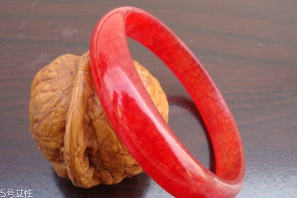 雞血石手鐲多少錢(qián) 價(jià)格區(qū)間很大