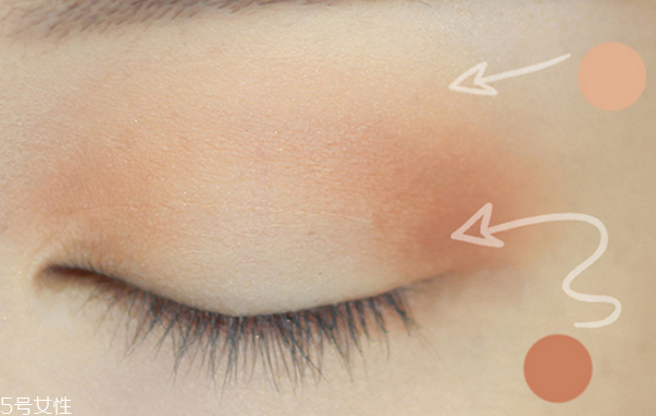 元旦約會妝容步驟畫法 優(yōu)雅又有女人味 元旦約會妝容步驟畫法 優(yōu)雅又有女人味