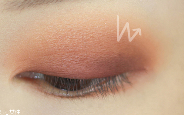 元旦約會妝容步驟畫法 優(yōu)雅又有女人味 元旦約會妝容步驟畫法 優(yōu)雅又有女人味