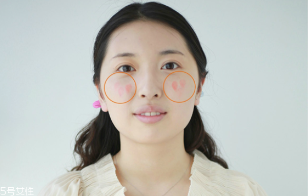 元旦約會妝容步驟畫法 優(yōu)雅又有女人味 元旦約會妝容步驟畫法 優(yōu)雅又有女人味