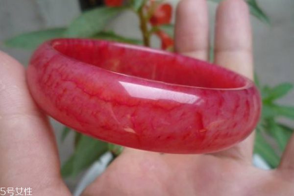 雞血石手鐲真假鑒定 從這幾點(diǎn)來(lái)看 雞血石手鐲真假鑒定 從這幾點(diǎn)來(lái)看