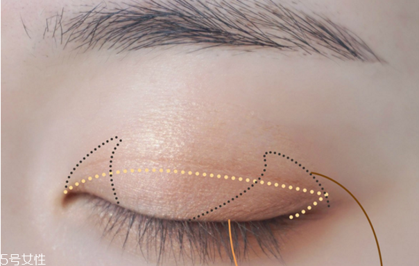 元旦約會妝容步驟畫法 優(yōu)雅又有女人味 元旦約會妝容步驟畫法 優(yōu)雅又有女人味