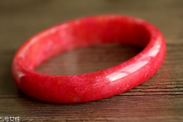 雞血石手鐲真假鑒定 從這幾點(diǎn)來(lái)看 雞血石手鐲真假鑒定 從這幾點(diǎn)來(lái)看