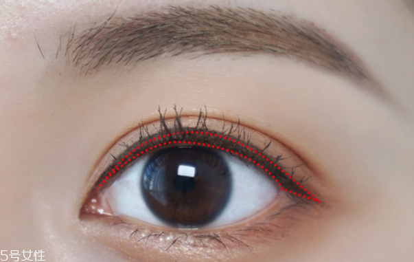 元旦約會妝容步驟畫法 優(yōu)雅又有女人味 元旦約會妝容步驟畫法 優(yōu)雅又有女人味