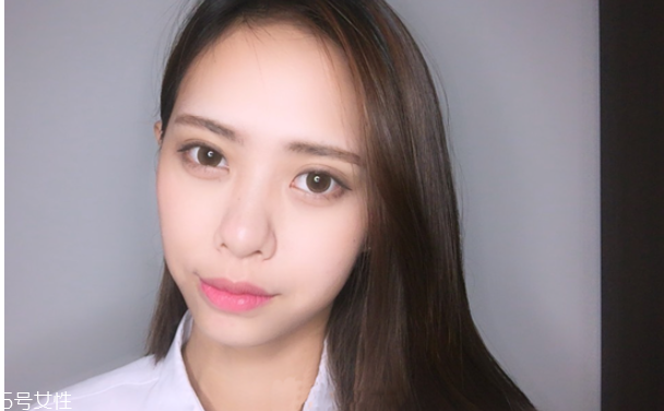 元旦約會妝容步驟畫法 優(yōu)雅又有女人味 元旦約會妝容步驟畫法 優(yōu)雅又有女人味