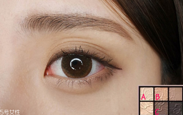 元旦約會妝容步驟畫法 優(yōu)雅又有女人味 元旦約會妝容步驟畫法 優(yōu)雅又有女人味