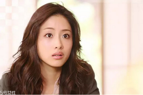 朝五晚九石原里美妝容 石原里美妝容教程 朝五晚九石原里美妝容 石原里美妝容教程