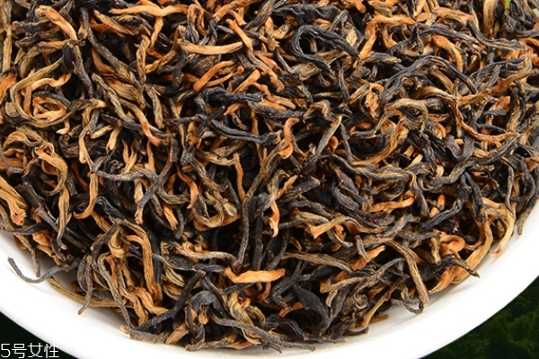 紅茶為什么是紅色的 因為是全發(fā)酵茶 紅茶為什么是紅色的 因為是全發(fā)酵茶