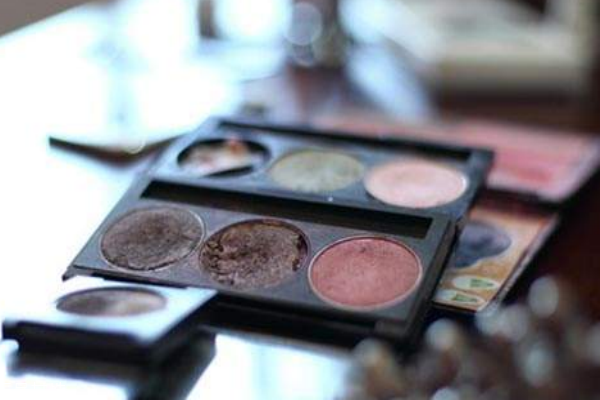 過期化妝品怎么處理 這樣做省下幾千塊 過期化妝品怎么處理 這樣做省下幾千塊