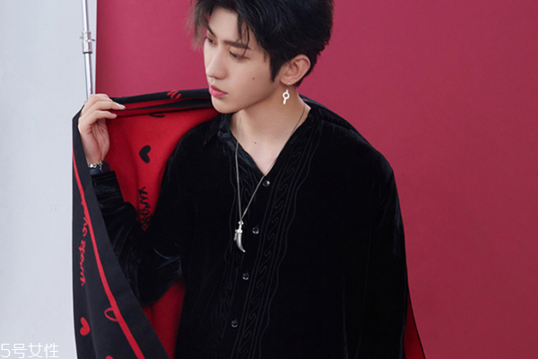 ozlana圍巾價格 明星秋季新寵 ozlana圍巾價格 明星秋季新寵