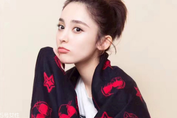 ozlana圍巾價格 明星秋季新寵 ozlana圍巾價格 明星秋季新寵