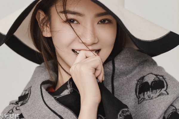 ozlana圍巾價格 明星秋季新寵 ozlana圍巾價格 明星秋季新寵