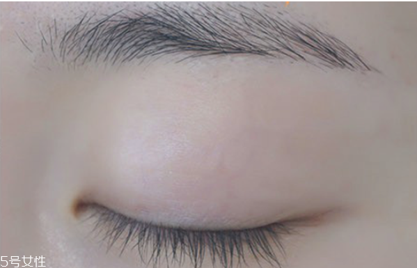 元旦約會妝容步驟畫法 優(yōu)雅又有女人味 元旦約會妝容步驟畫法 優(yōu)雅又有女人味